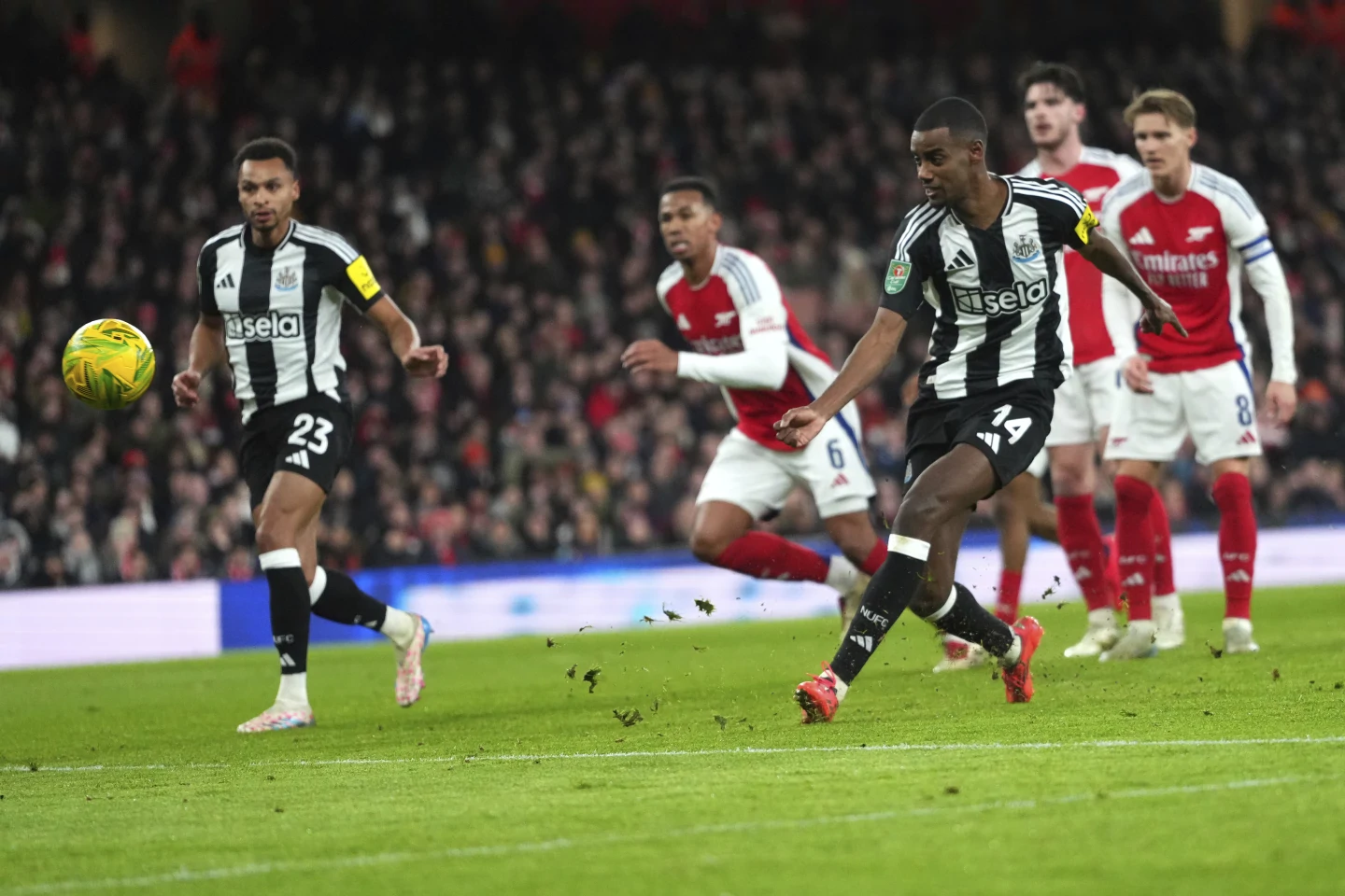 League Cup semifinal: Isak strikes again as Newcastle beats Arsenal 2-0