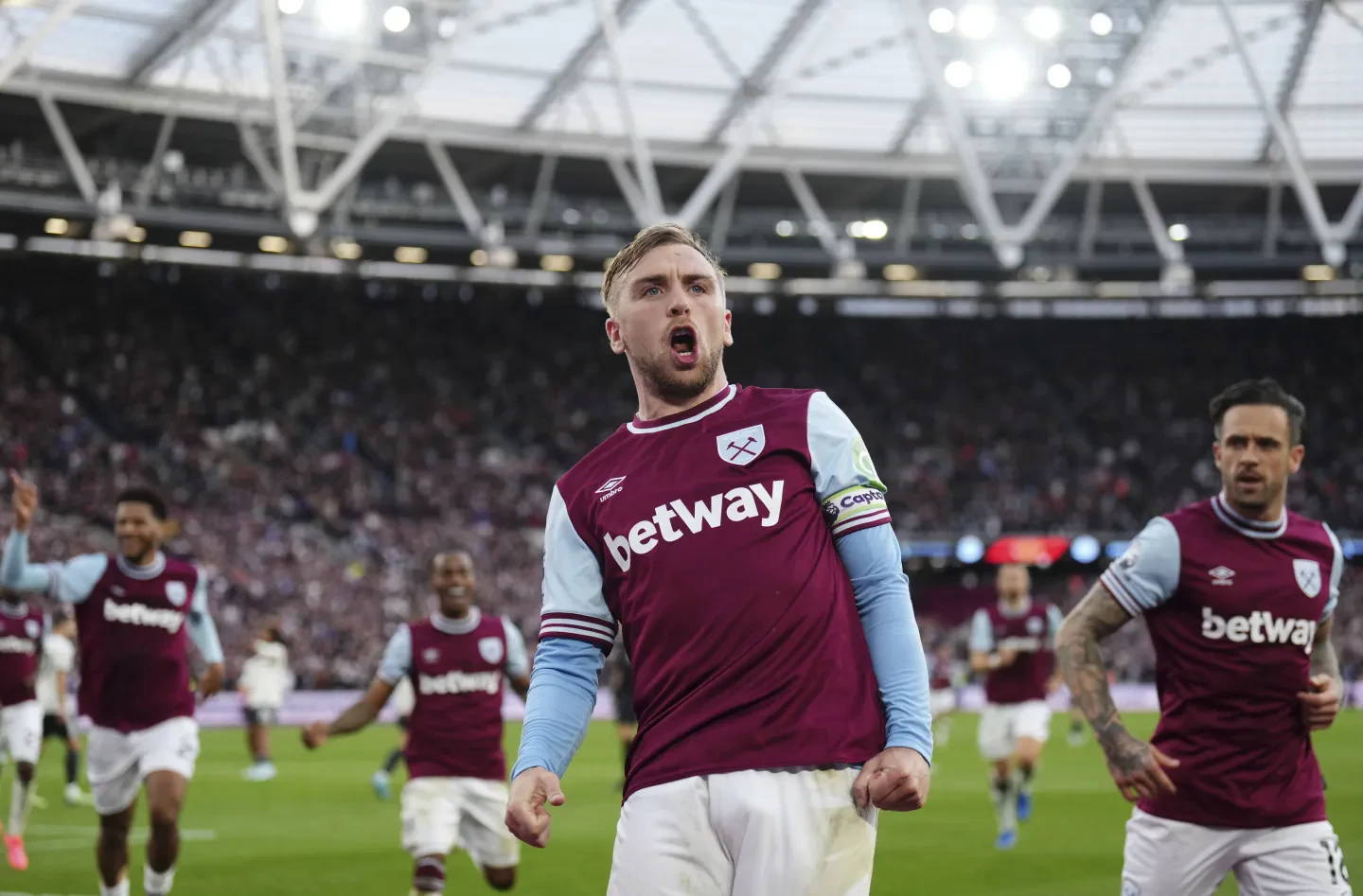 Premier League: West Ham stun Man Utd, Palace beat Spurs & Chelsea win