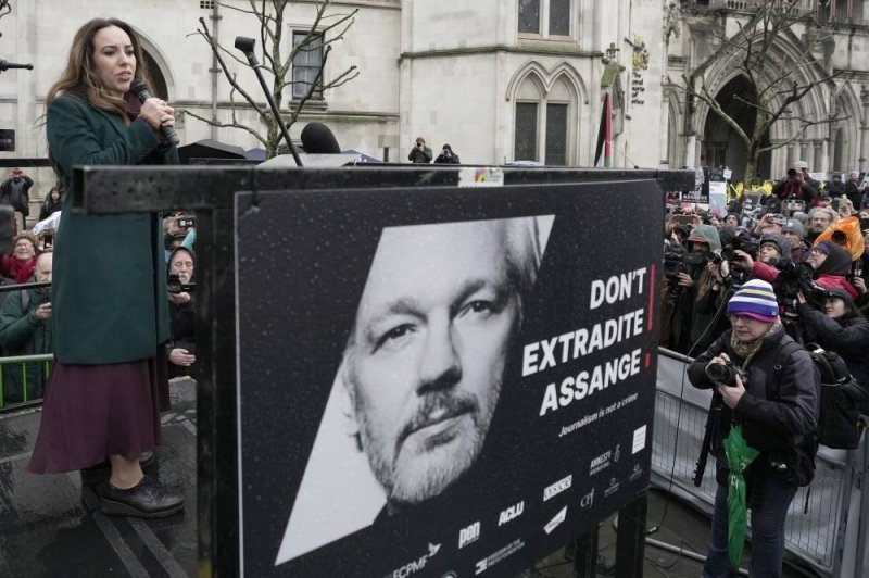 UK court orders to delay extradition of WikiLeaks founder Julian Assange to US on espionage charges