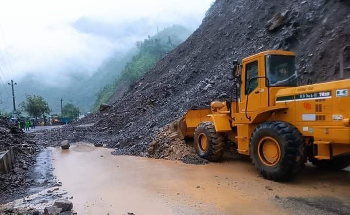 One-way traffic resumes along Narayangadh-Muglin road section