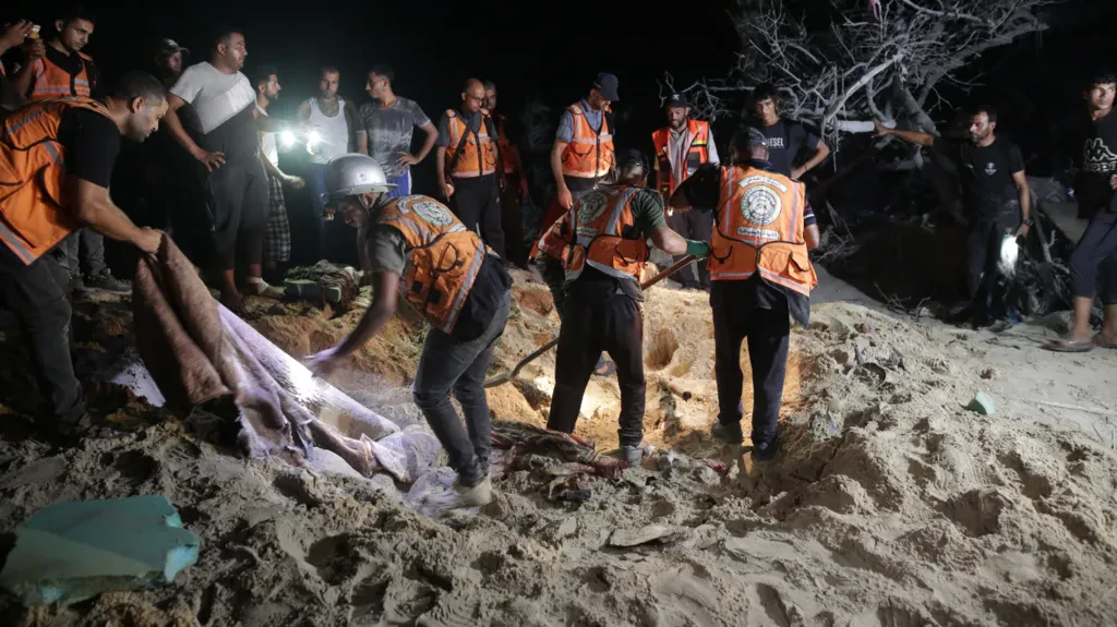 Israeli strikes kill 40 in Gaza