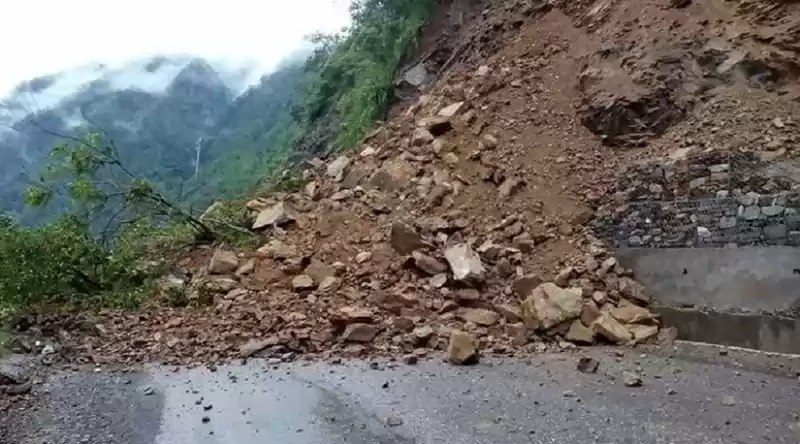 Kulekhani-Fakhel-Kathmandu and Bajhang roads closed due to landslide