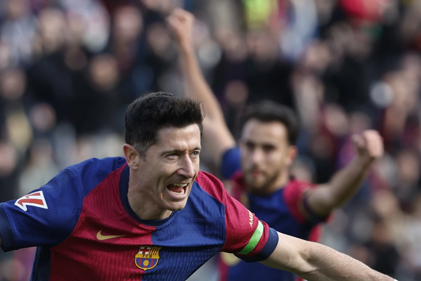 Lewandowski scores winner as Barcelona beats Alaves