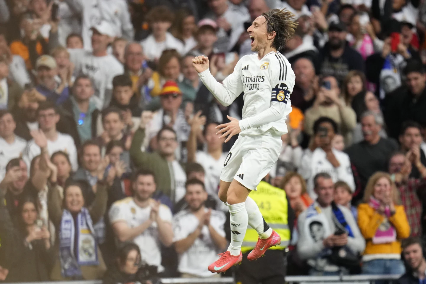 Modric goal helps Real Madrid move level on points with Barcelona