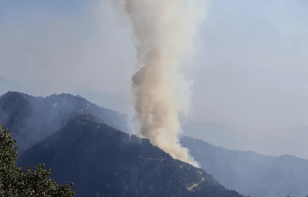 Fire in Mahabharat forest of Kavre still out of control