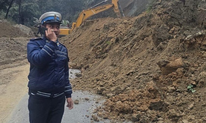 Malekhu landslide clears, Prithvi Highway open for two-way traffic