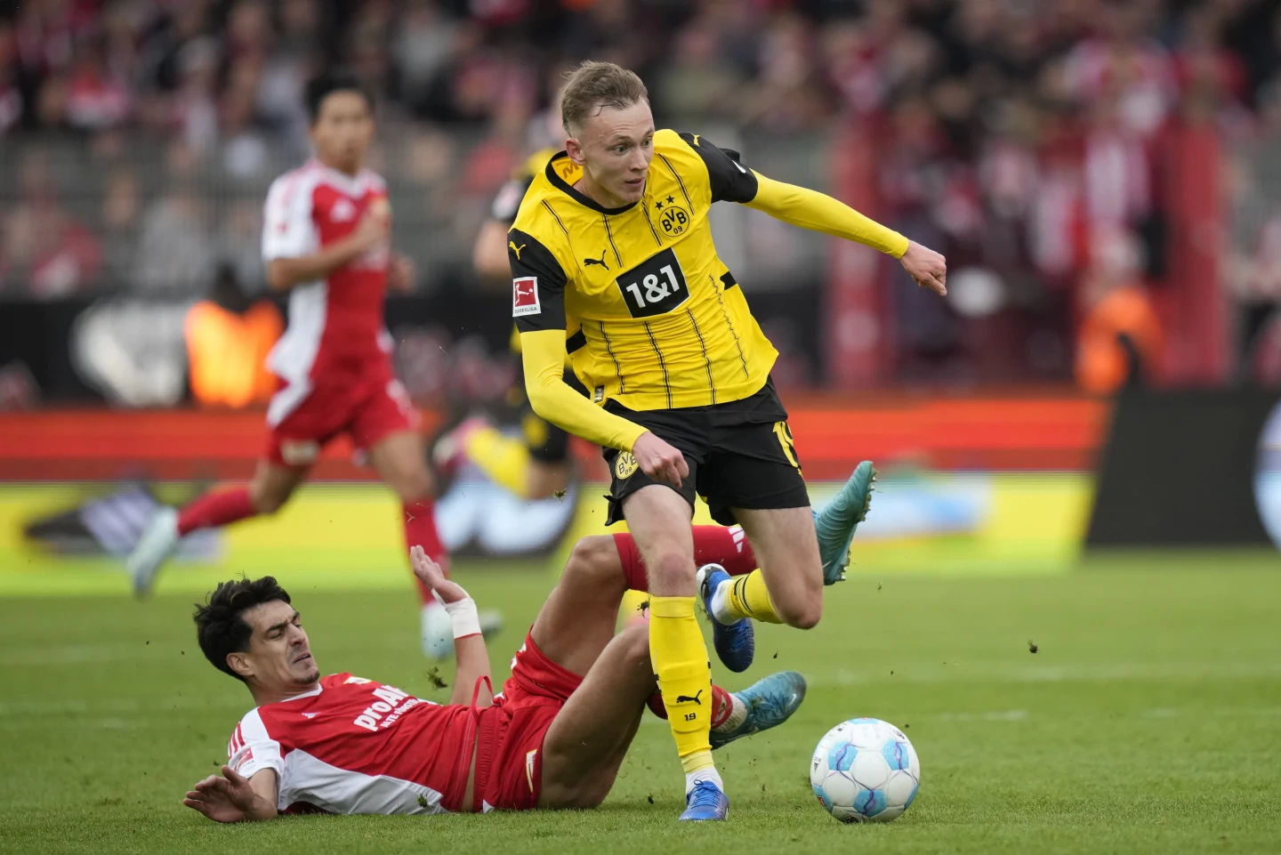 Leverkusen and Dortmund drop points