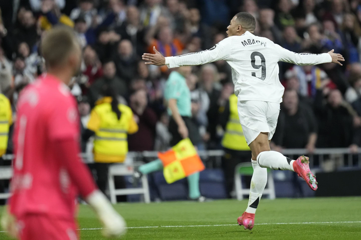 Mbappé puts on a show again with 2 goals as Real Madrid beats Las Palmas 4-1