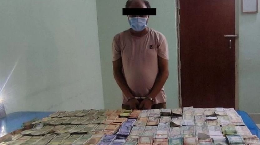 Man arrested with unsourced 4.8 million rupees