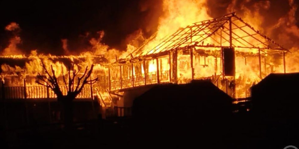 Fire in a hotel destroys four buildings in Rara