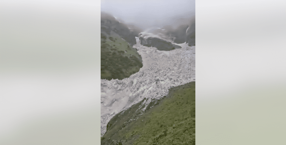 Mustang avalanche causes river blockage, nine families evacuated