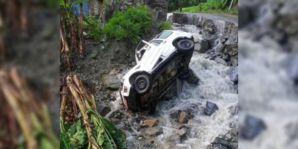 Flood sweeps away jeep, different structures damaged