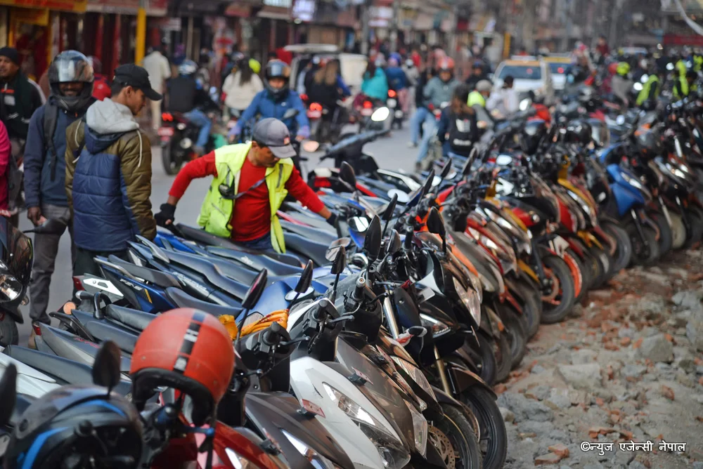 KMC bans on-road parking in New Road area from today