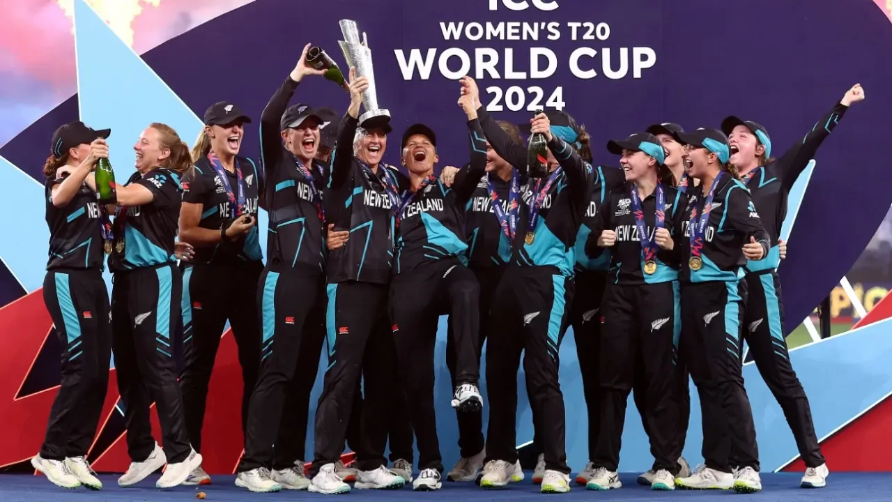 Kerr, Halliday deliver World Cup glory on dream day for NZ cricket