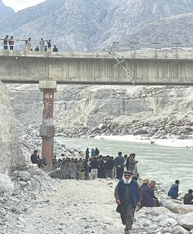 Pakistan: Death count climbs to 26 after bus plunges into Indus River