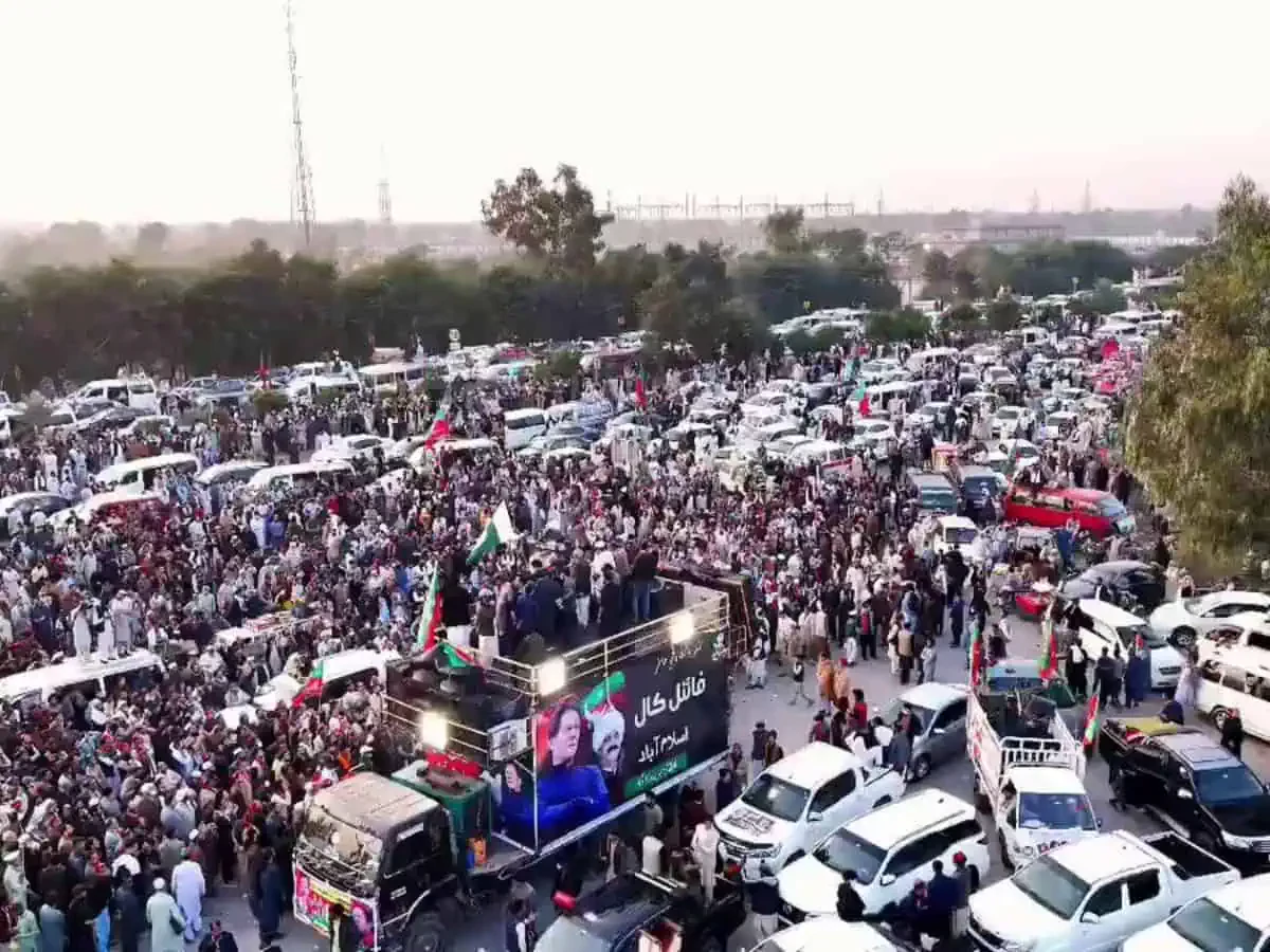 Pakistani authorities start clearing Imran Khan supporters from the capital after deadly clashes