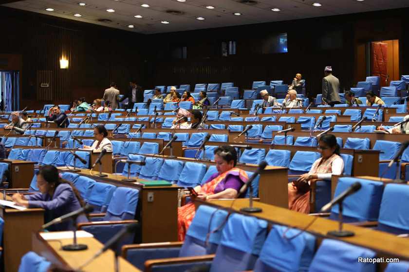 Empty chairs in Parliament after the passage of budget (Photos)