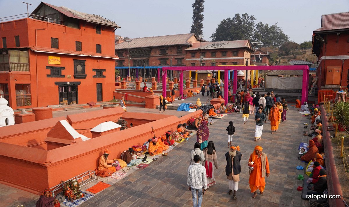 Shivaratri draws devotees and saints to Pashupatinath (photos)