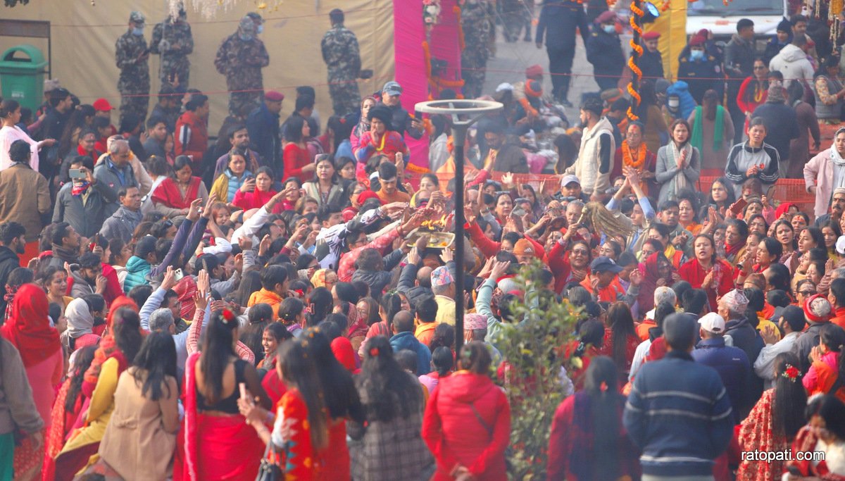 Thousands gather at Pashupatinath for Mahashivaratri celebrations (photos)