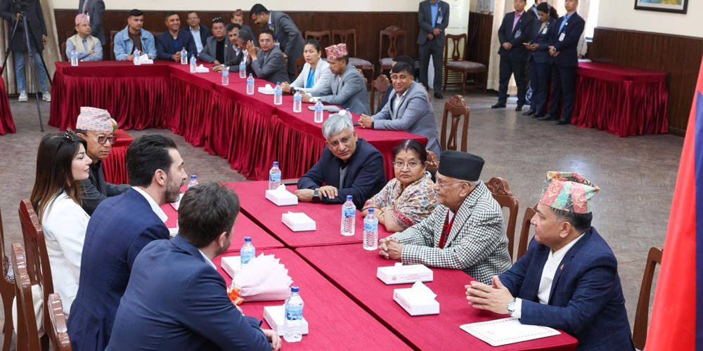 PM Oli and legendary goalie Buffon meet