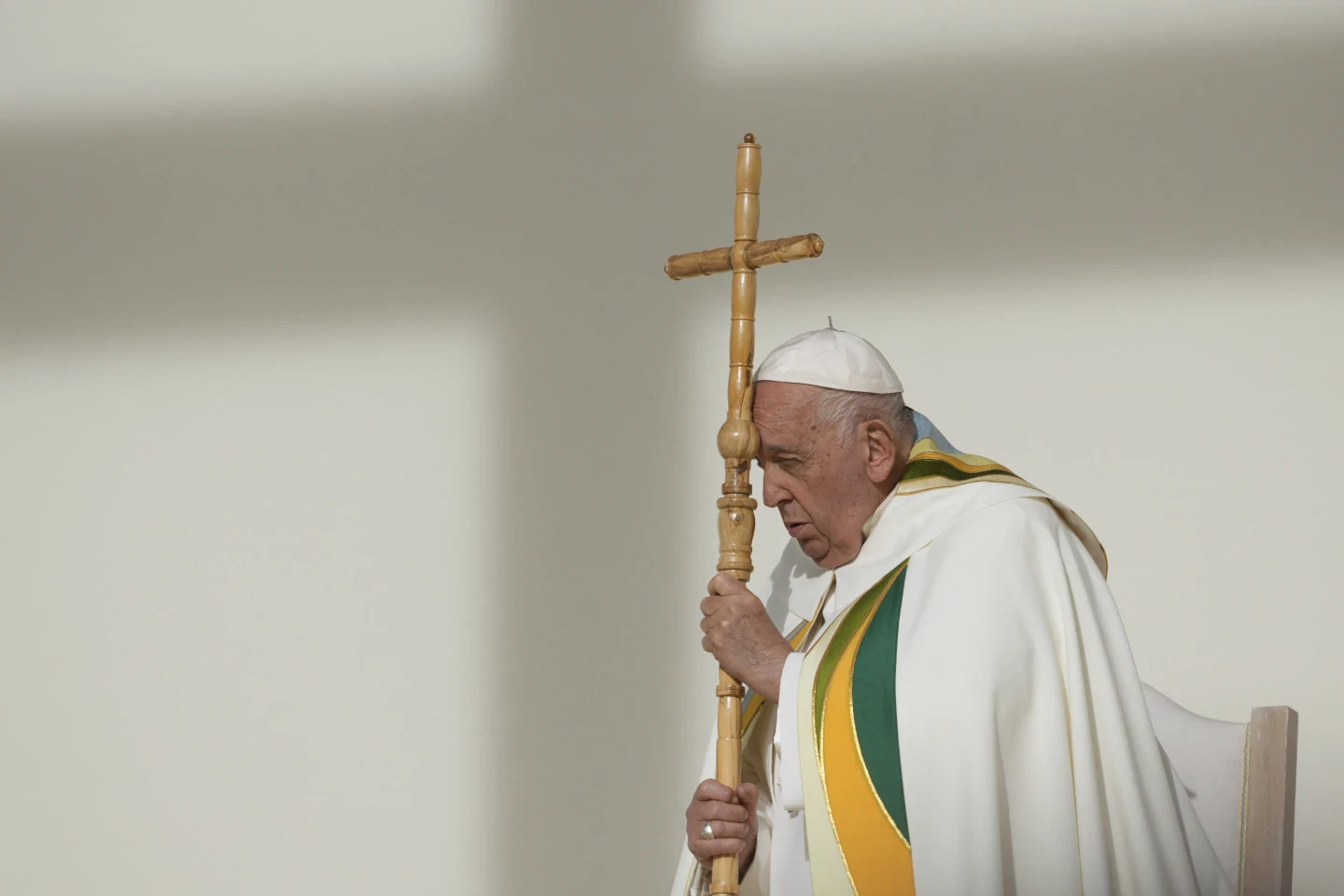 Pope concludes Belgium visit, praises victims and demands abusers be judged