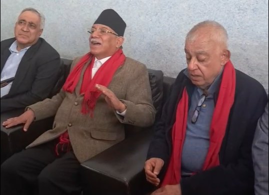 Prachanda claims Oli govt won’t last long, with Congress leaders by his side