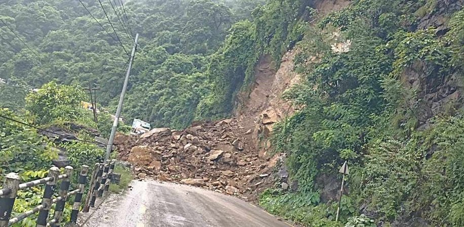 Muglin-Malekhu road obstructed