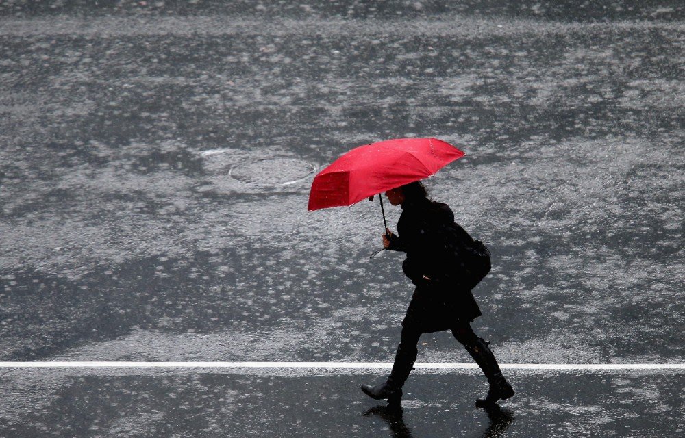 Heavy rainfall likely in five provinces today