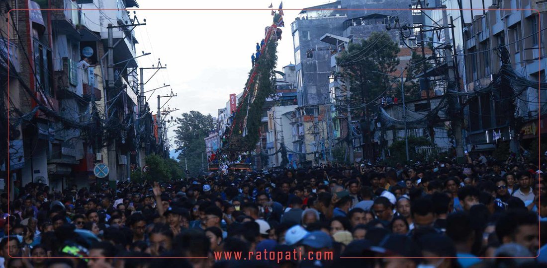 Devotees pull Rato Machhindranath chariot (Photos)