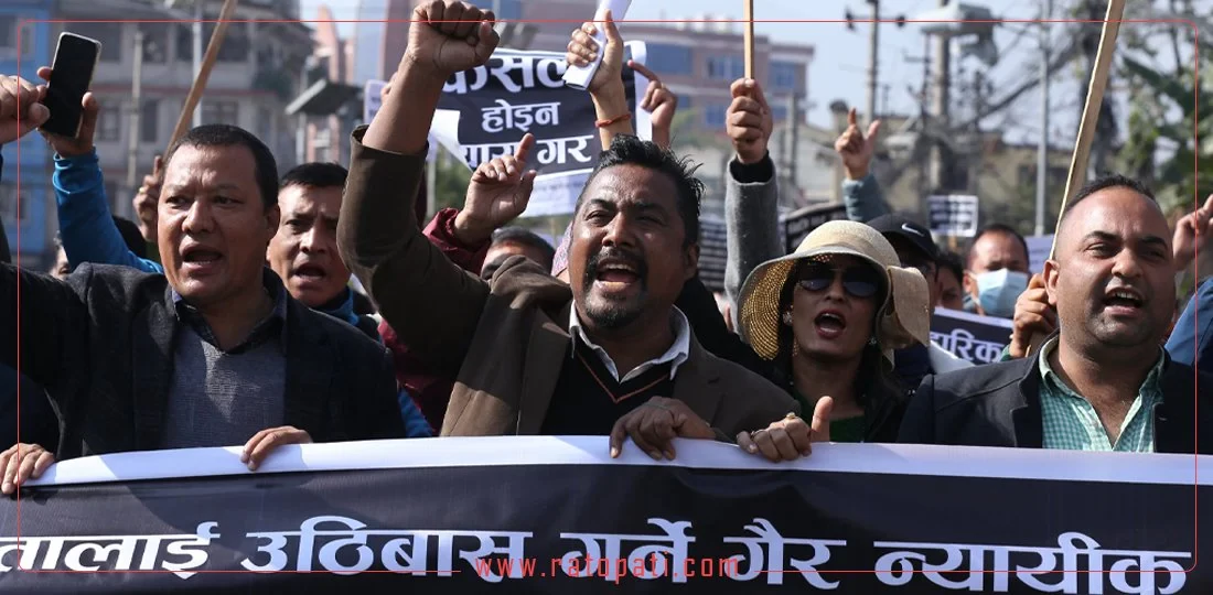 Road and river project victims protest forced evictions (photos)