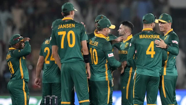 Australia and South Africa in battle to top the group