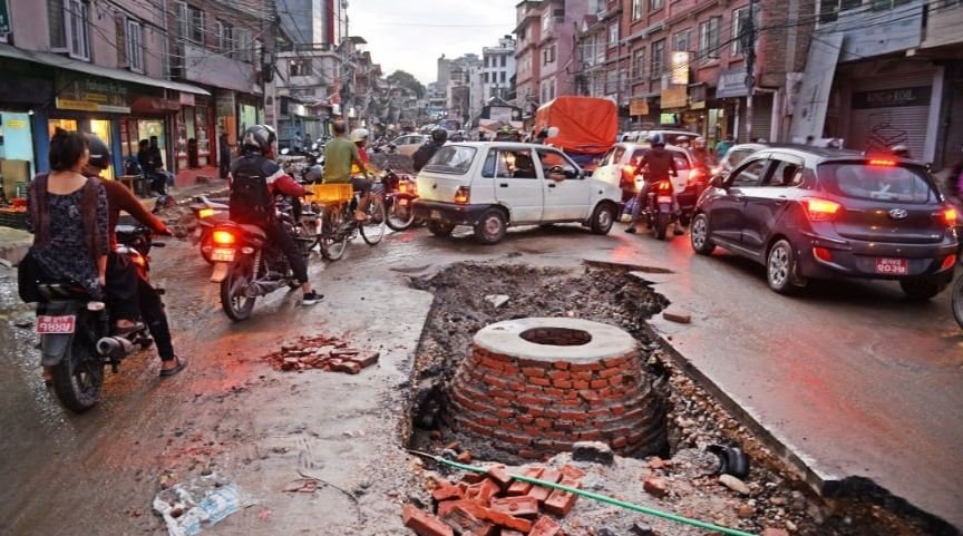 Government imposes ban on digging roads from mid-June till mid-September