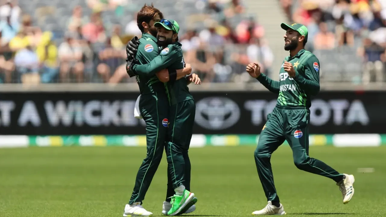 Pakistan quicks set up famous series win in Australia