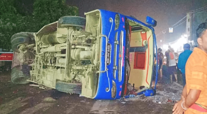 Nepalese pilgrims' bus overturns in Bihar; 25 injured