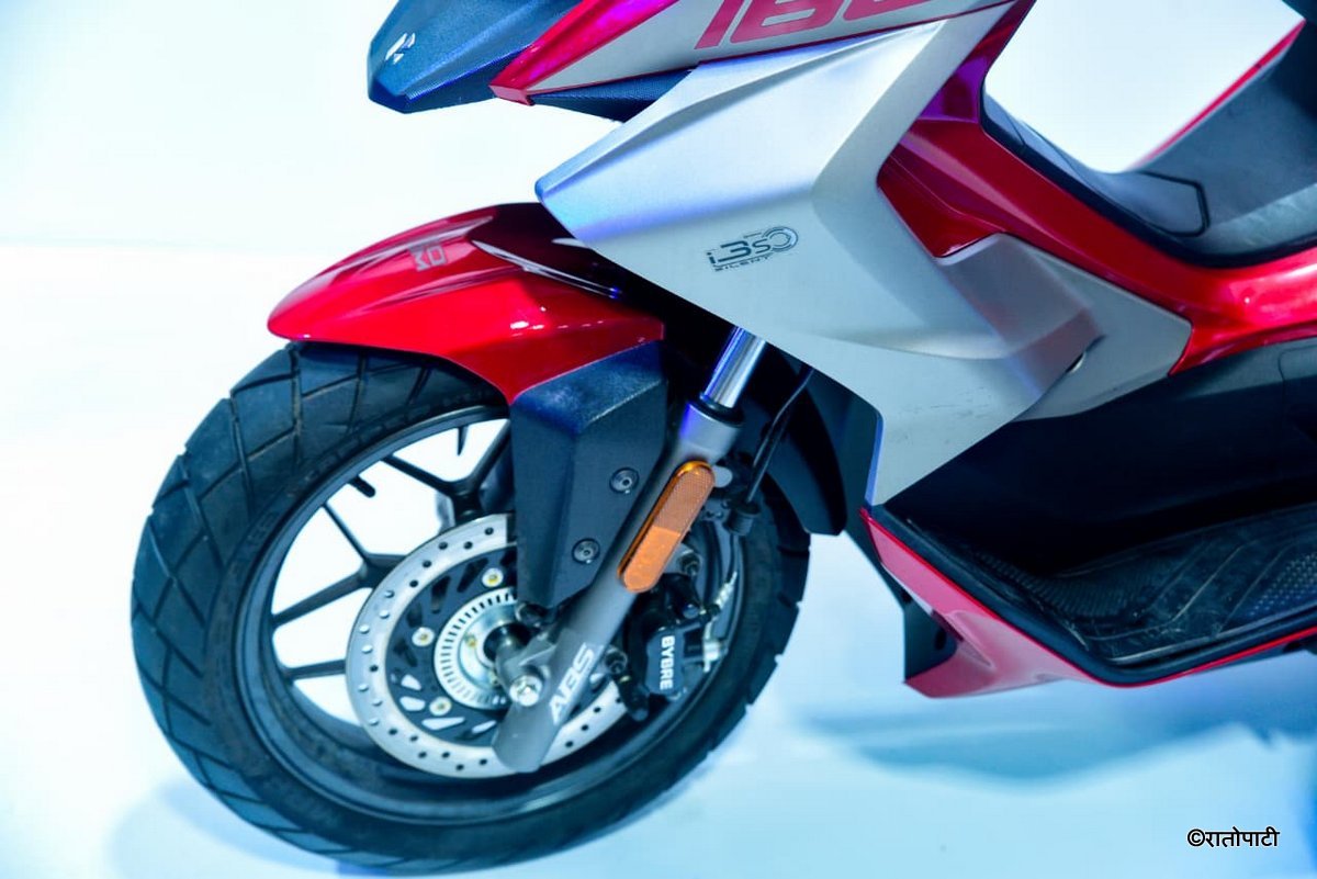 scooter-at-nada_npl-(2)_ZoSCTenCrs