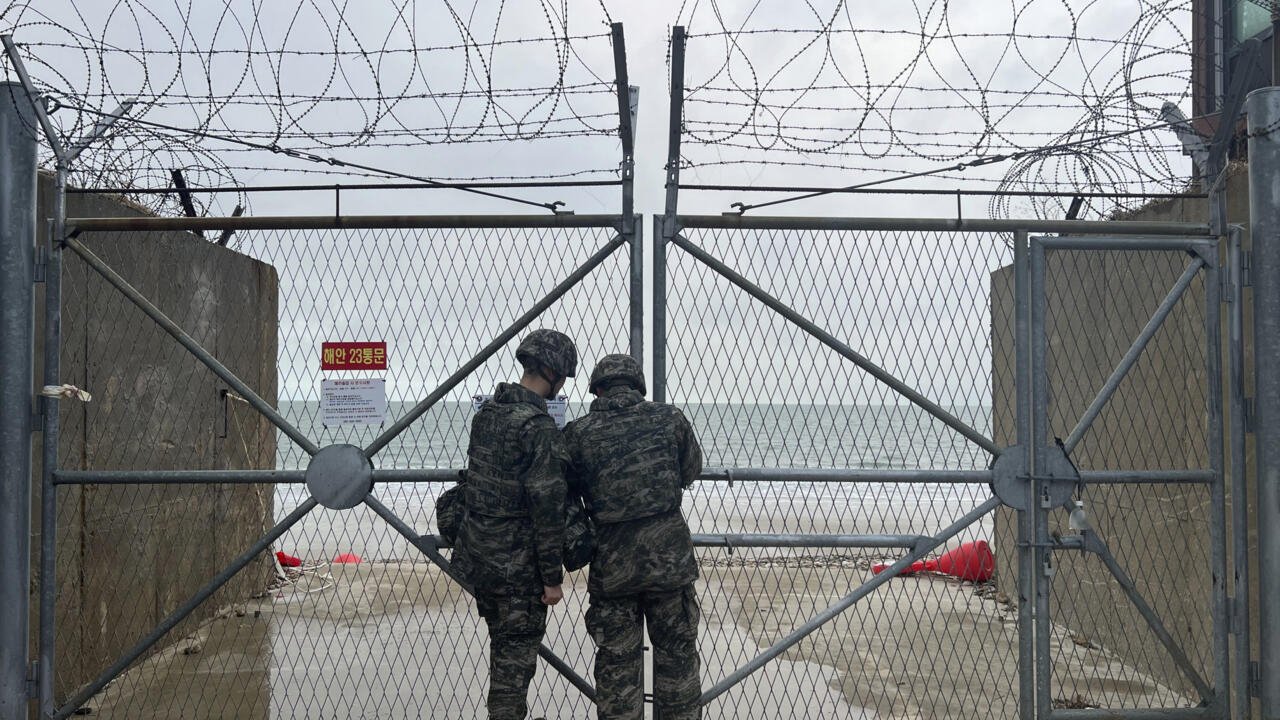 SKorea fires warning shots after NKorean soldiers cross land border