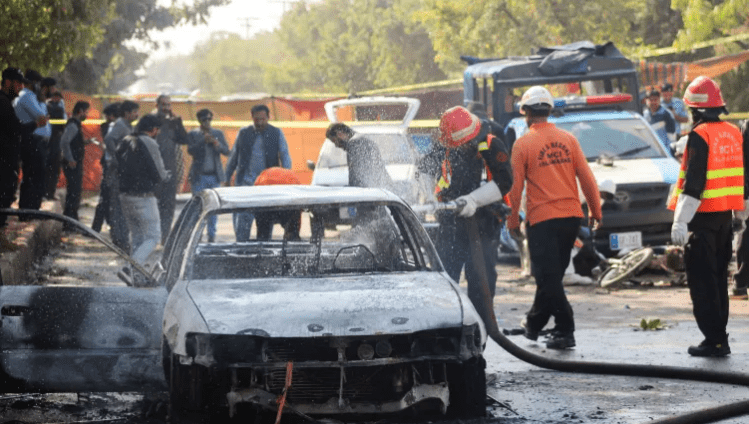 Sri Lanka to stay in Pakistan after bomb, games move to Rawalpindi