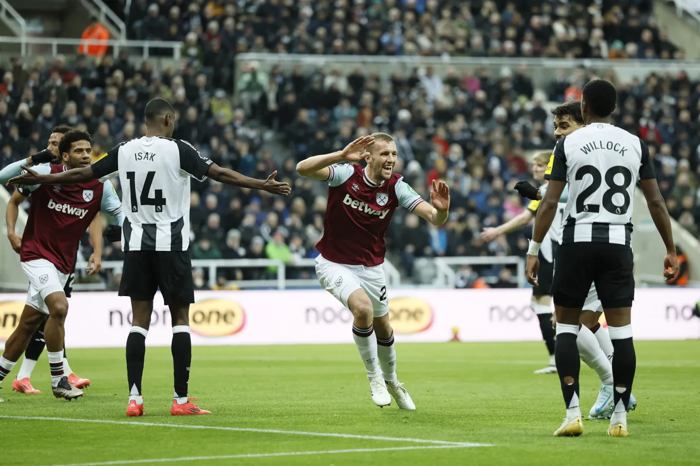 West Ham surprise Newcastle with 2-0 away win