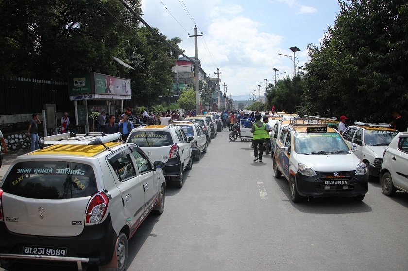 Taxi drivers protest against red-plated vehicles carrying passengers