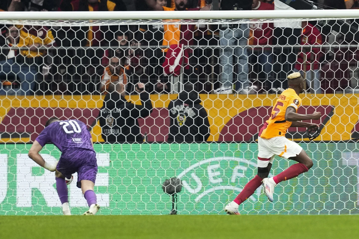 Osimhen scores 2 as Galatasaray beats Tottenham