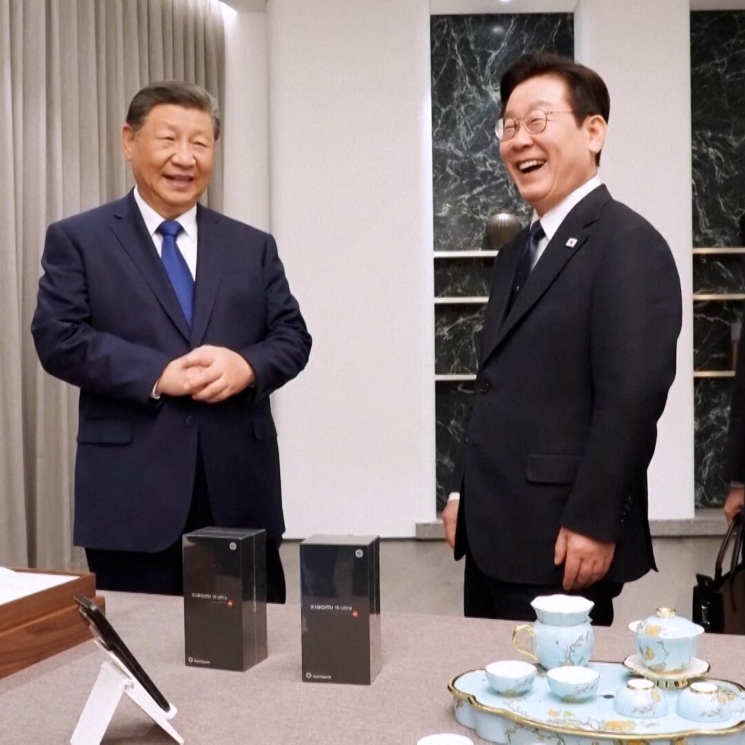 Xi jokes about spying with Chinese phone gift for South Korea's Lee