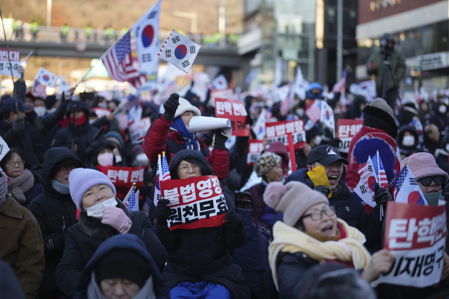 South Korea’s impeached president defies warrant in hourslong standoff