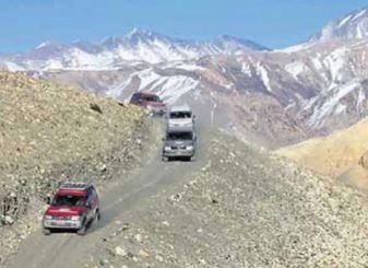 Dry landslide obstructs Beni-Jomsom road section